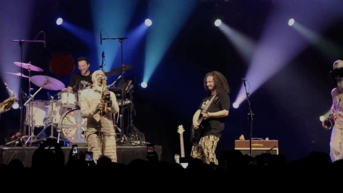 Pigeons Playing Ping Pong & Here Come The Mummies Horns Perform ‘King Kong’ & ‘Signed, Sealed, Delivered’ At The Anthem: Pro-Shot Video