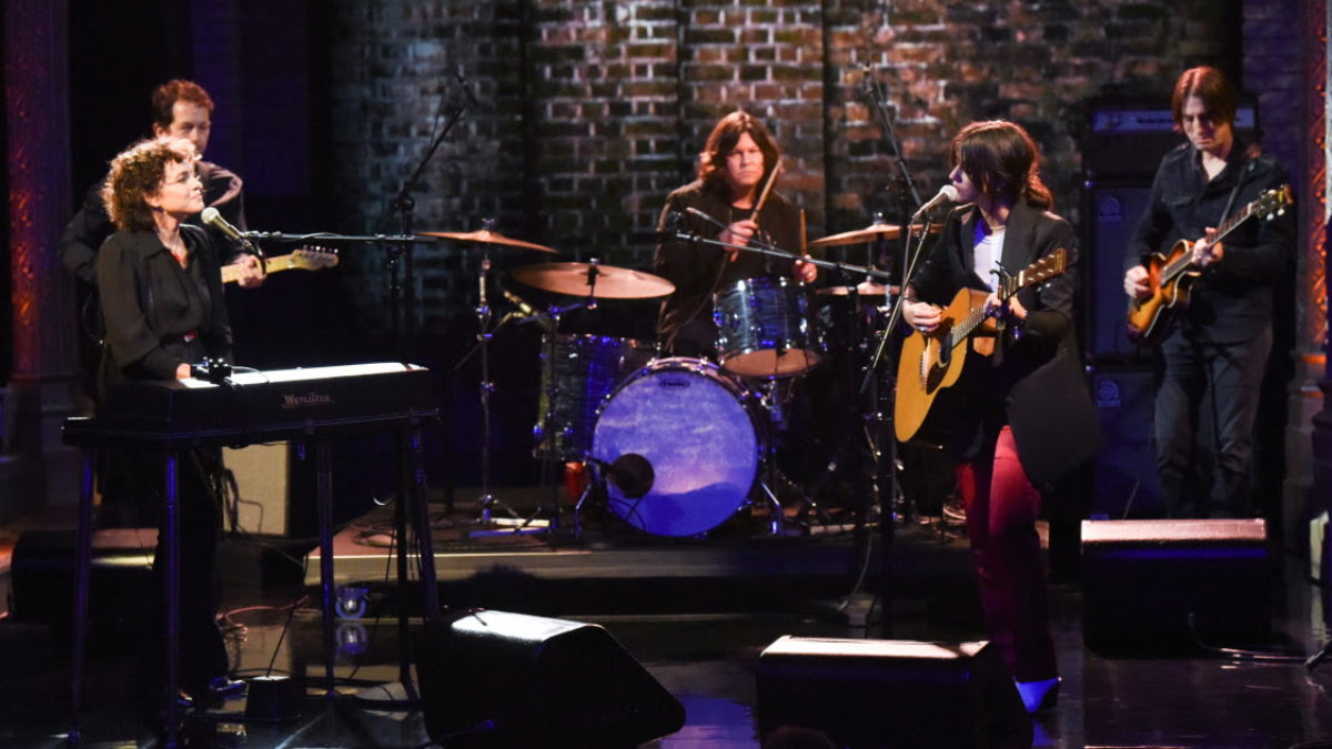 Norah Jones Joins Sharon Van Etten On 'Colbert'