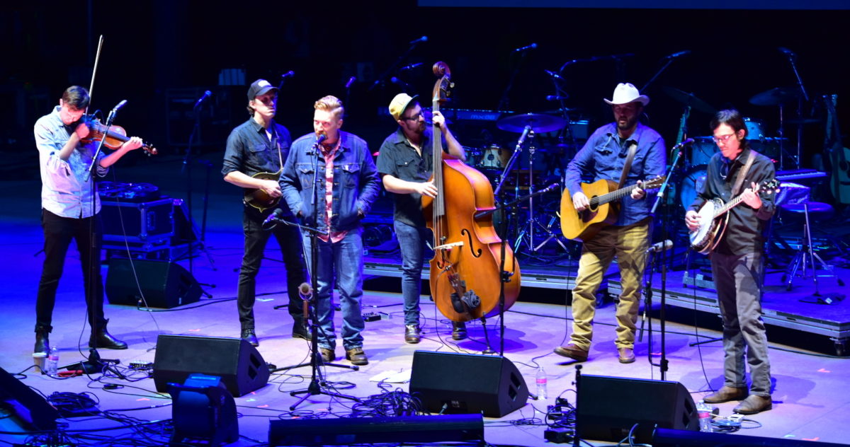 Town Mountain & Tyler Childers Perform ‘Down Low’ At Red Rocks