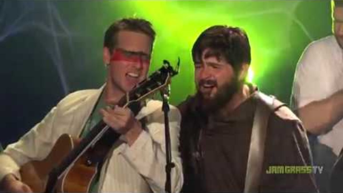 Horseshoes & Hand Grenades w/The Kitchen Dwellers - Fall On My Knees/Fire On the Mountain