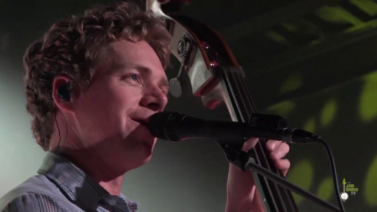 The Infamous Stringdusters - Travelin' Teardrop Blues/After Midnight/Fork in the Road