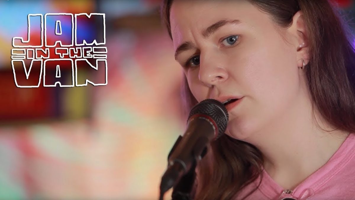 ALICE BOMAN - "Burns" (Live at JITV HQ in Los Angeles, CA 2018) #JAMINTHEVAN