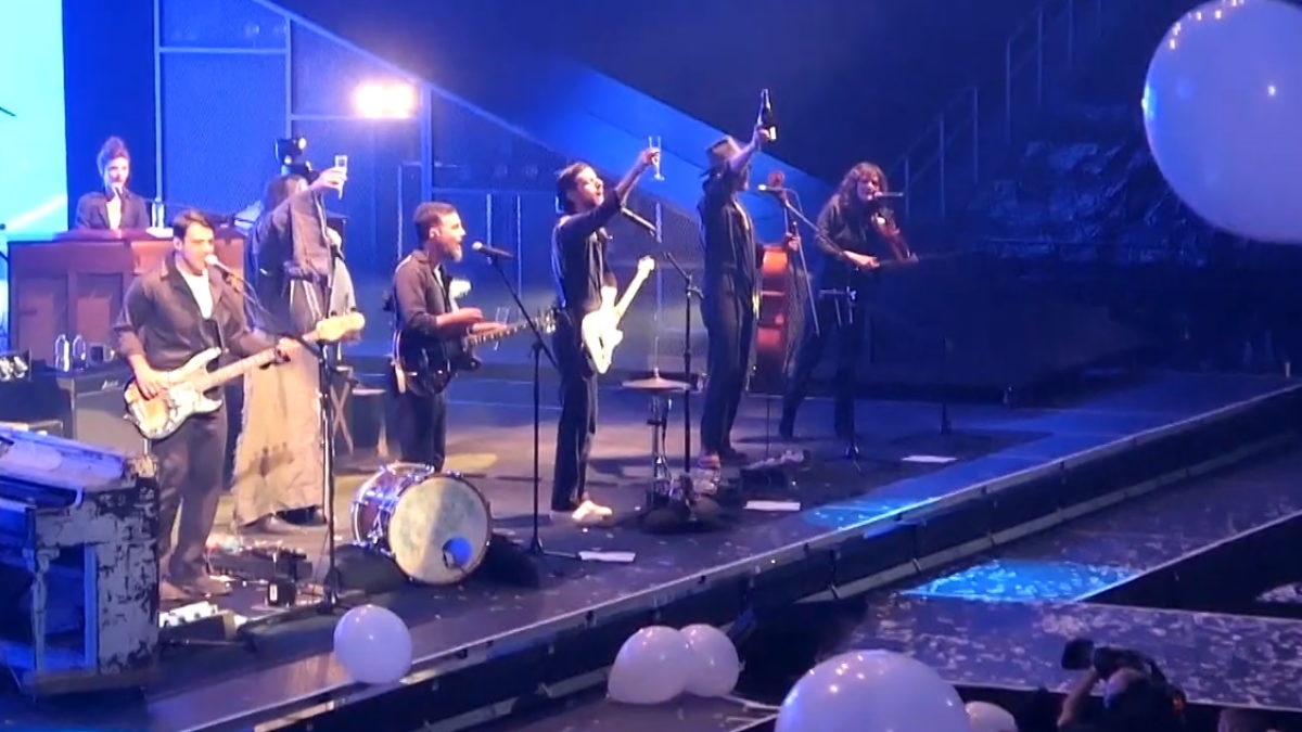 The Avett Brothers ‘Fly Like An Eagle’ At New Year’s Eve 2019 Concert In Greensboro