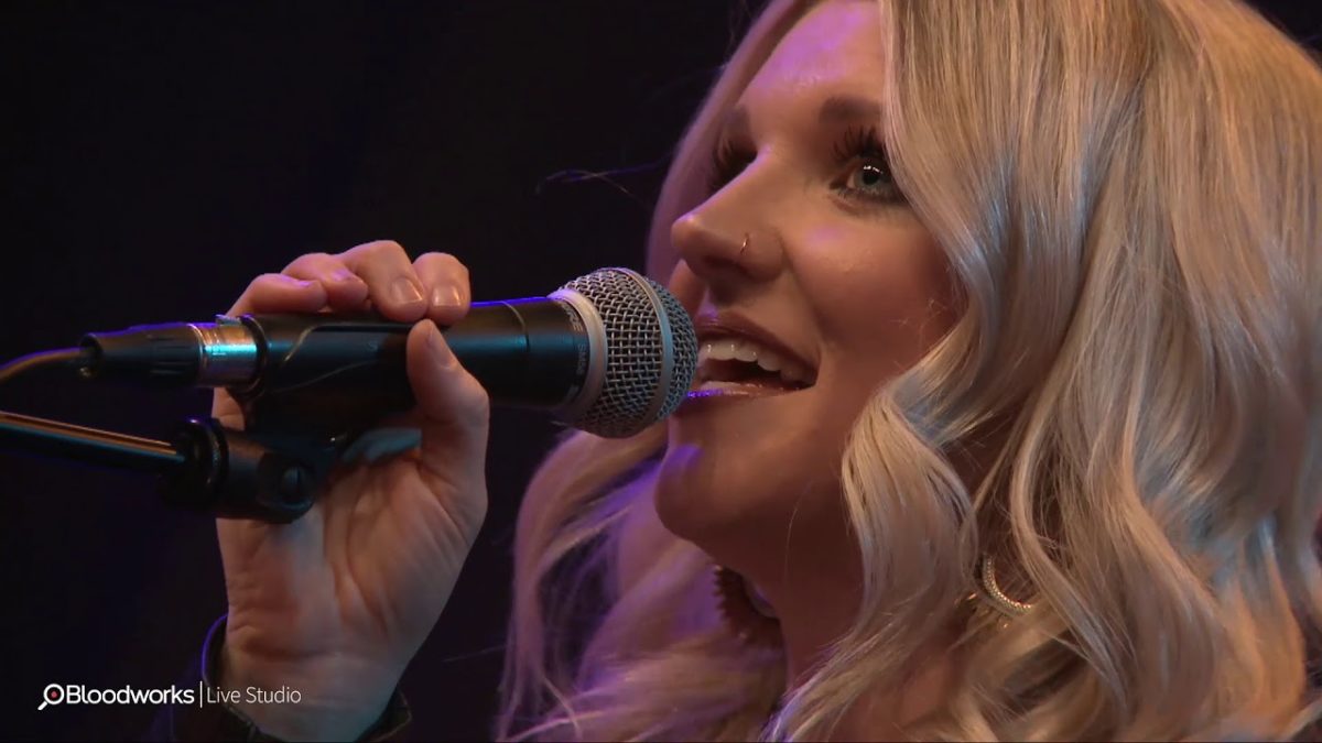 Britnee Kellogg - Gimme Some Whiskey (98.7 THE BULL)