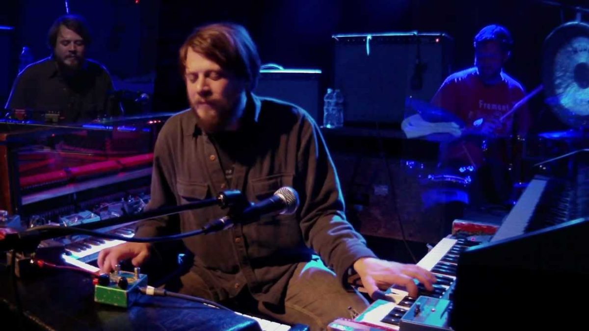 Bustle In Your Hedgerow: Dazed and Confused [7cam] (Live 1/27/12)