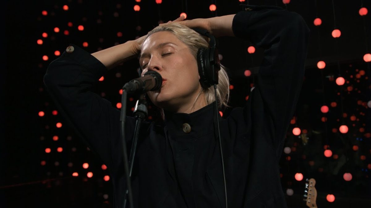 Cate Le Bon - Mother's Mother's Magazines (Live on KEXP)