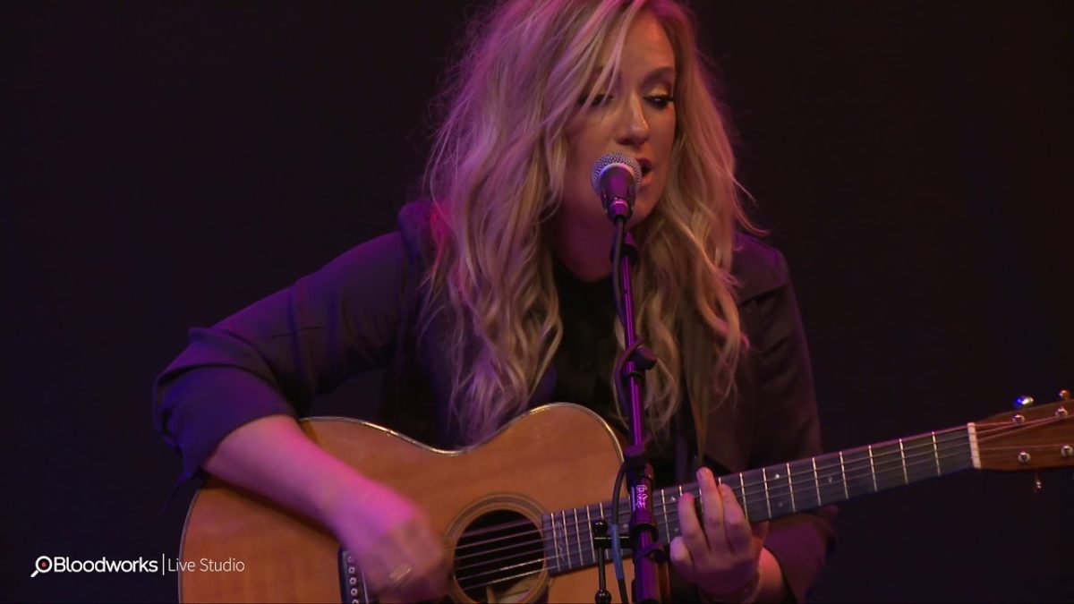 Clare Dunn - Almost Forgot (BULL 98.7)