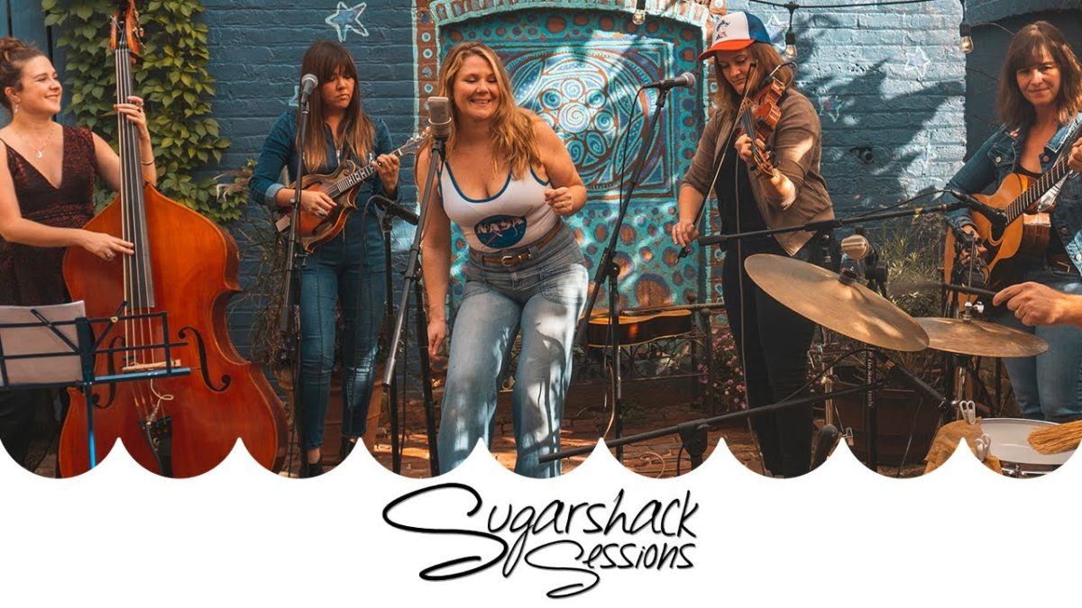 Della Mae - Headlight (Live Acoustic) | Sugarshack Sessions