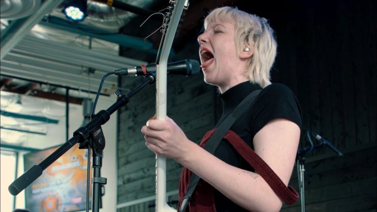 Dilly Dally - Sorry Ur Mad (Live on KEXP)