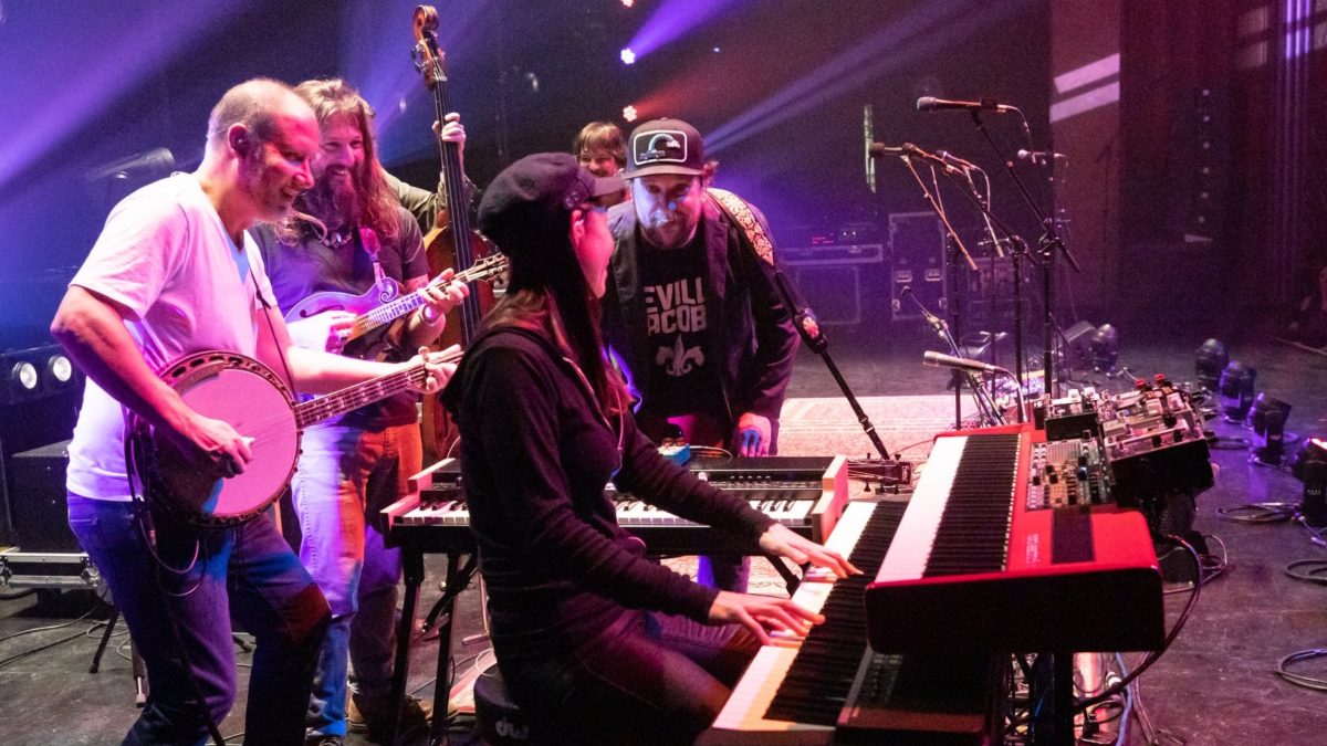 Making Music With My Friends: Watch Greensky Bluegrass Perform With Special Guests