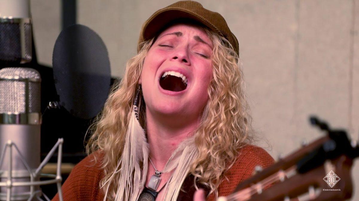 Hayley Jane - "Stay Asleep" (TELEFUNKEN Live From The Lab)