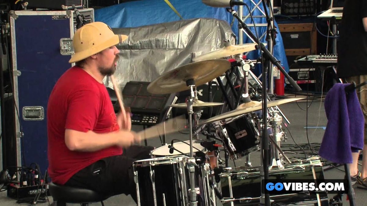 Indubious performs "2r2r" at Gathering of the Vibes Music Festival 2013