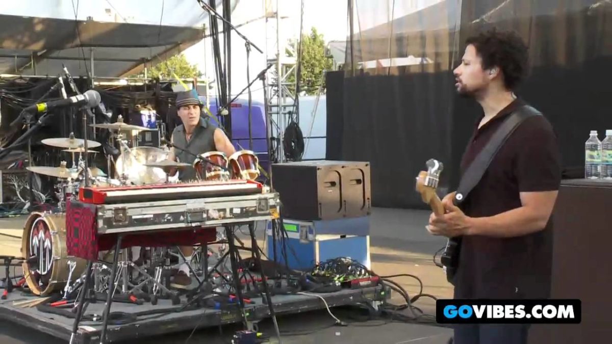 John Butler Trio Performs "Pickapart" at Gathering of the Vibes 2011