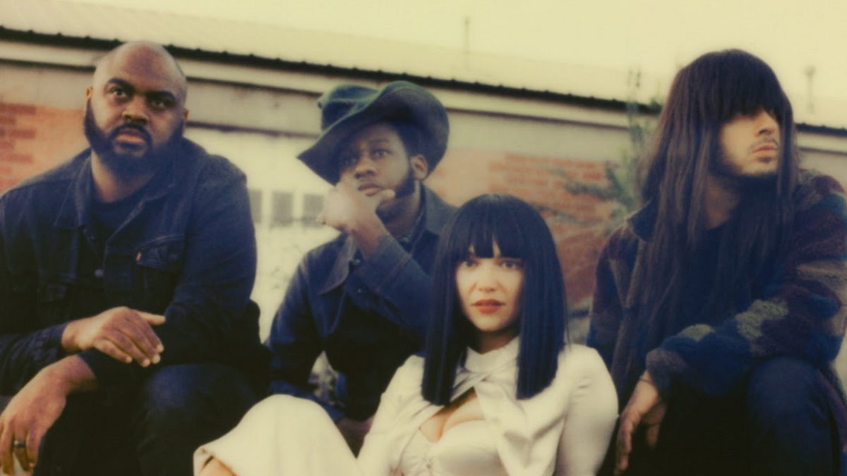 Leon Bridges & Khruangbin Share ‘C-Side’ Single