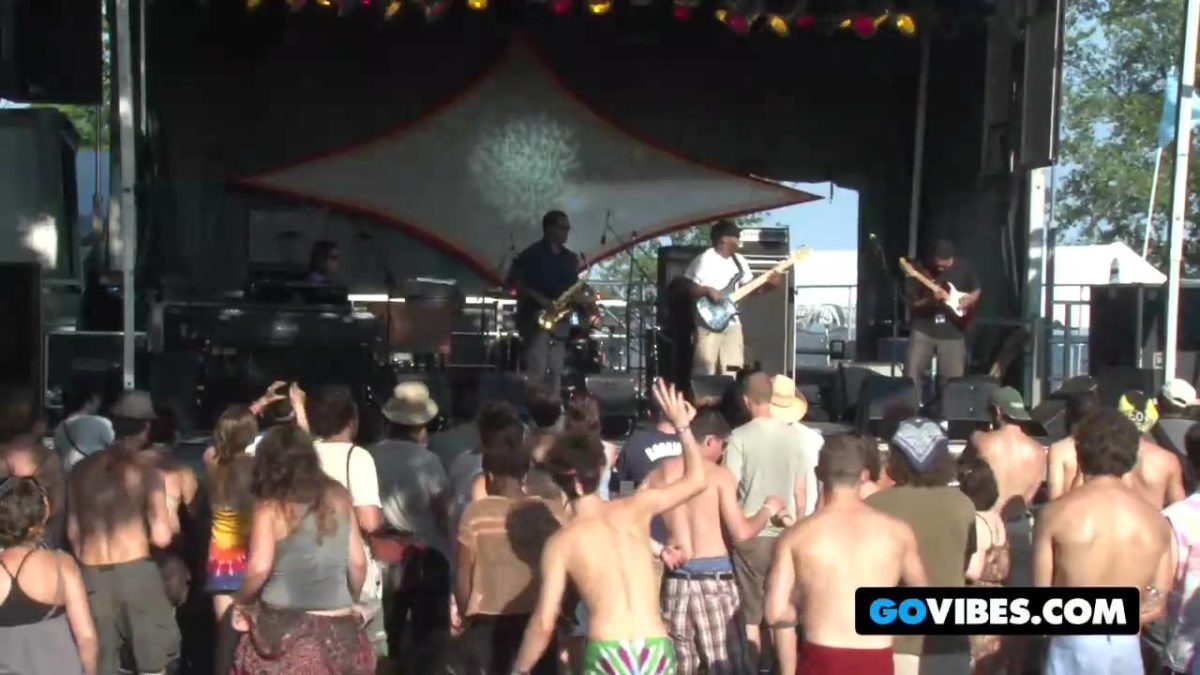 Sam Kininger Band Performs Herbie Hancock's "Hang Up Your Hang Up" at Gathering of the Vibes 2011