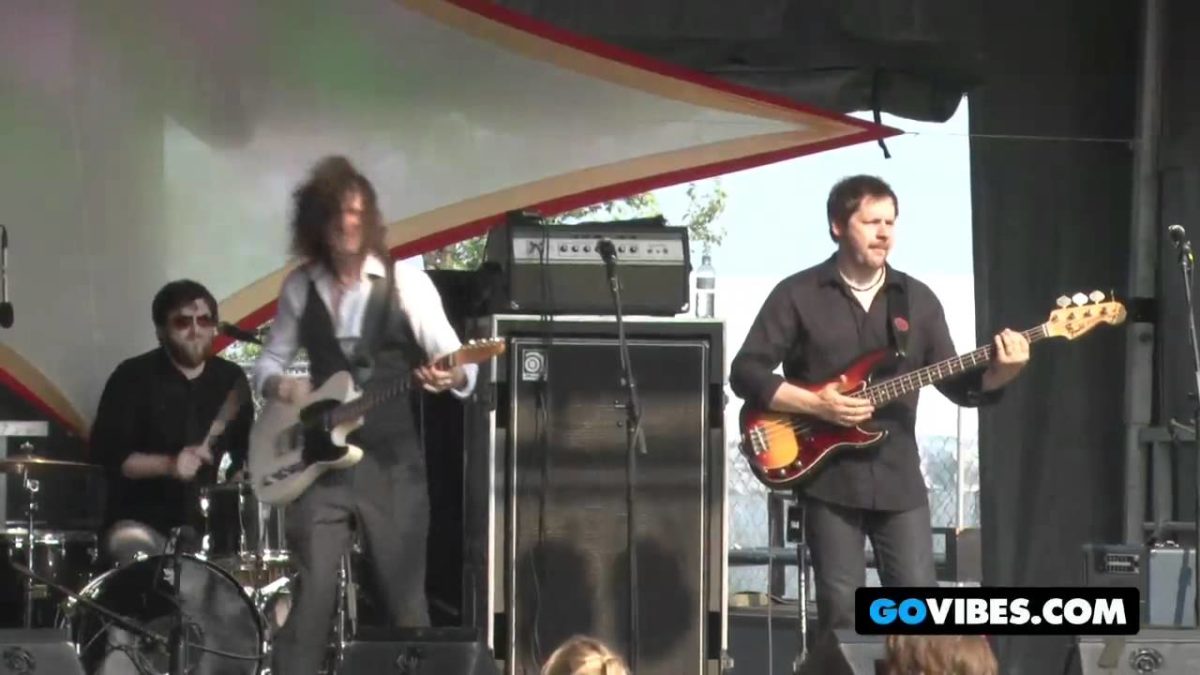 Oli Brown Band Performs "No Diggity" at Gathering of the Vibes 2011
