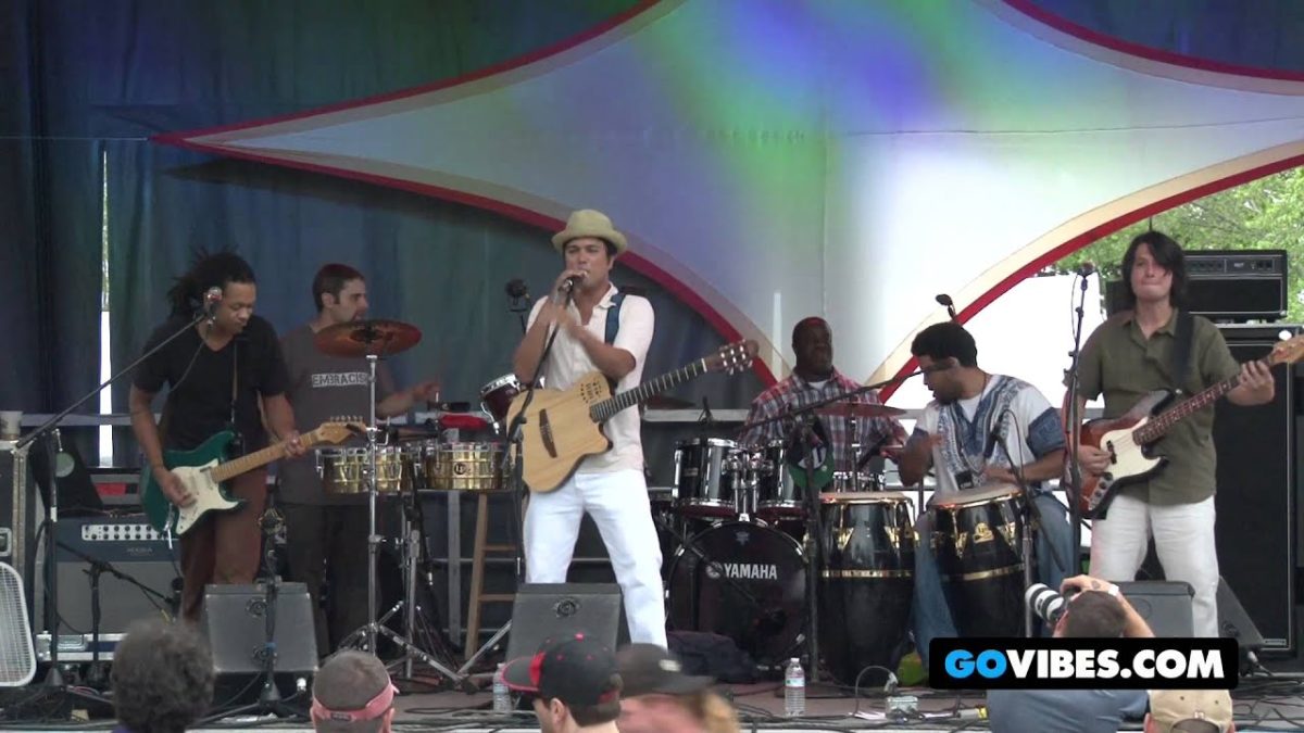 Cosmic Jibaros Perform "Yo Soy Del Mundo" at Gathering of the Vibes Music Festival 2012
