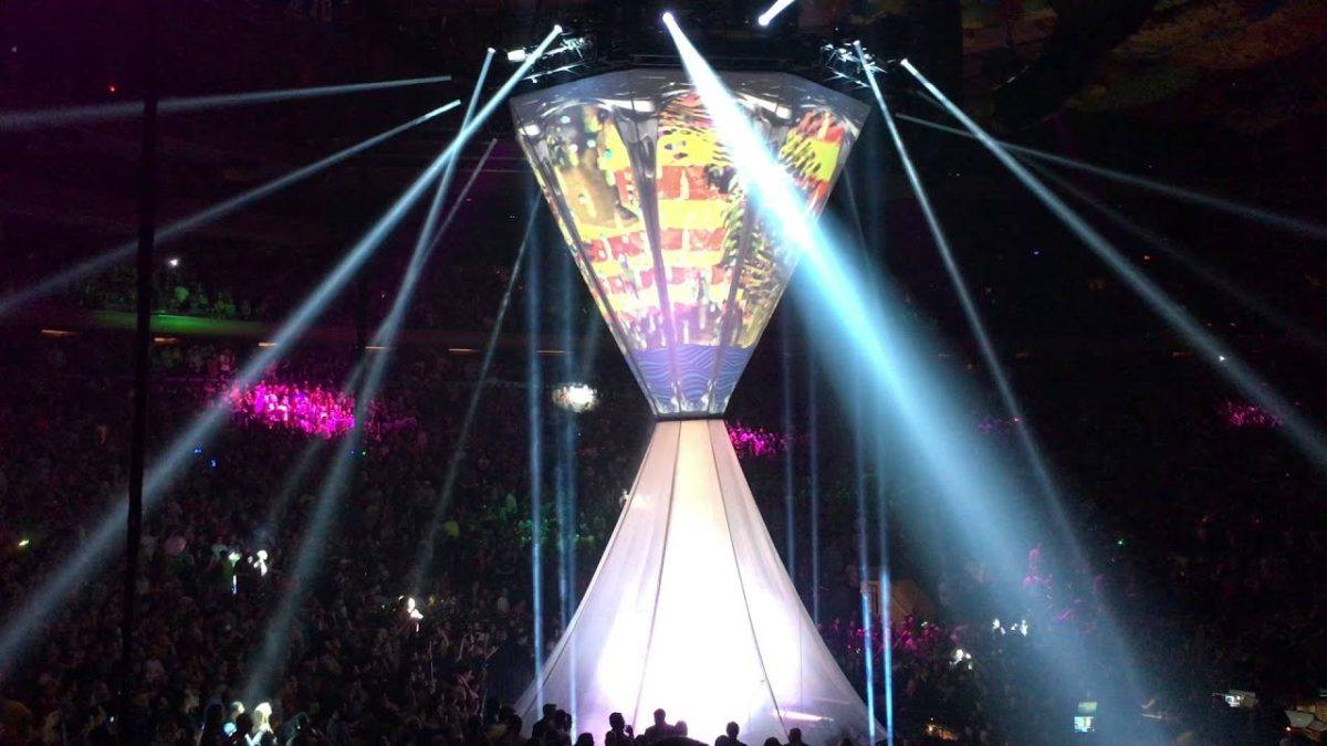 Phish (12/31/15) New Years Hourglass (4k iPhone video)