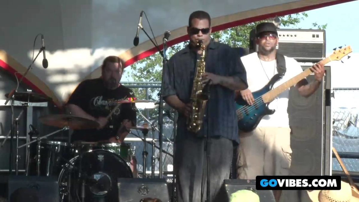 Sam Kininger Band Performs Tribe Called Quest's "Electric Relaxation" into "Ramblin'" at Vibes 2011