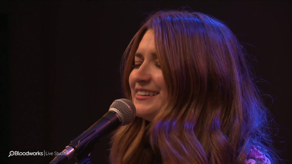 Tenille Townes - Somebody's Daughter (98.7 THE BULL)