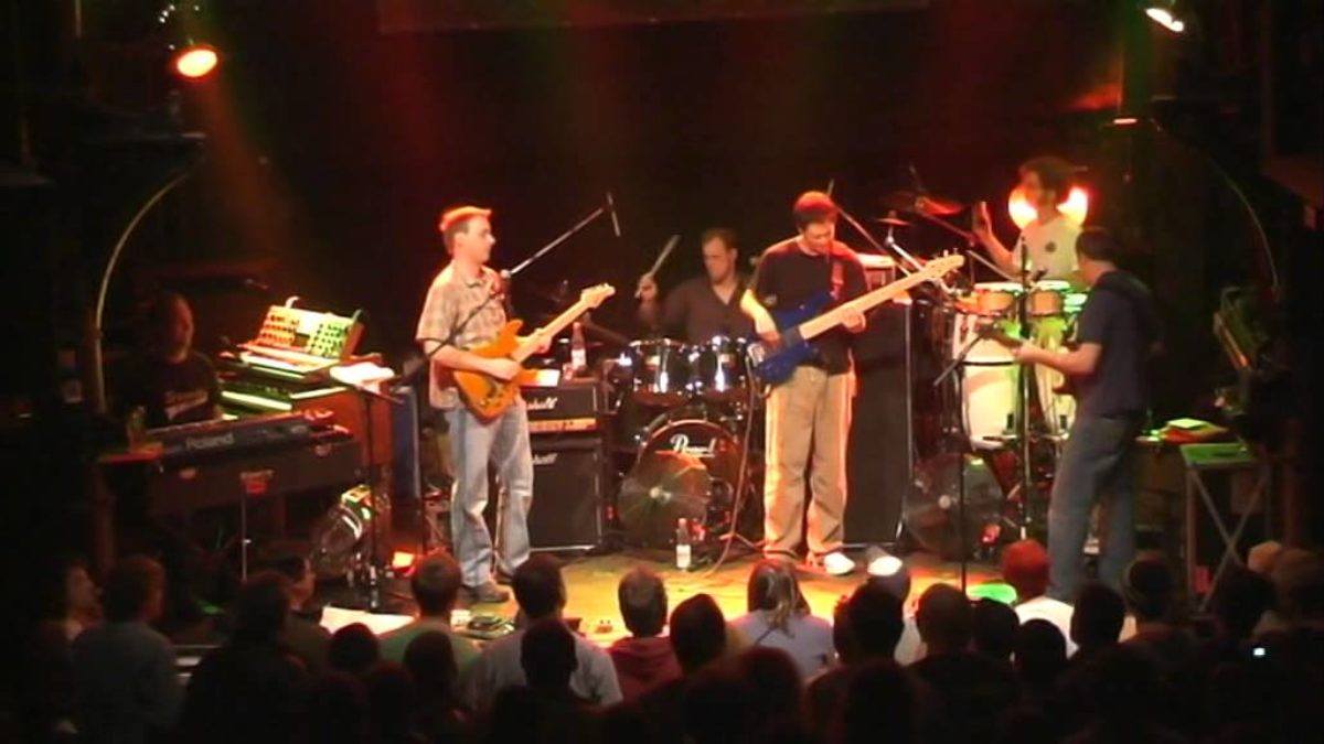 Umphrey's McGee - 2006-03-23 @ Knust - Hamburg, Germany (Set Two)