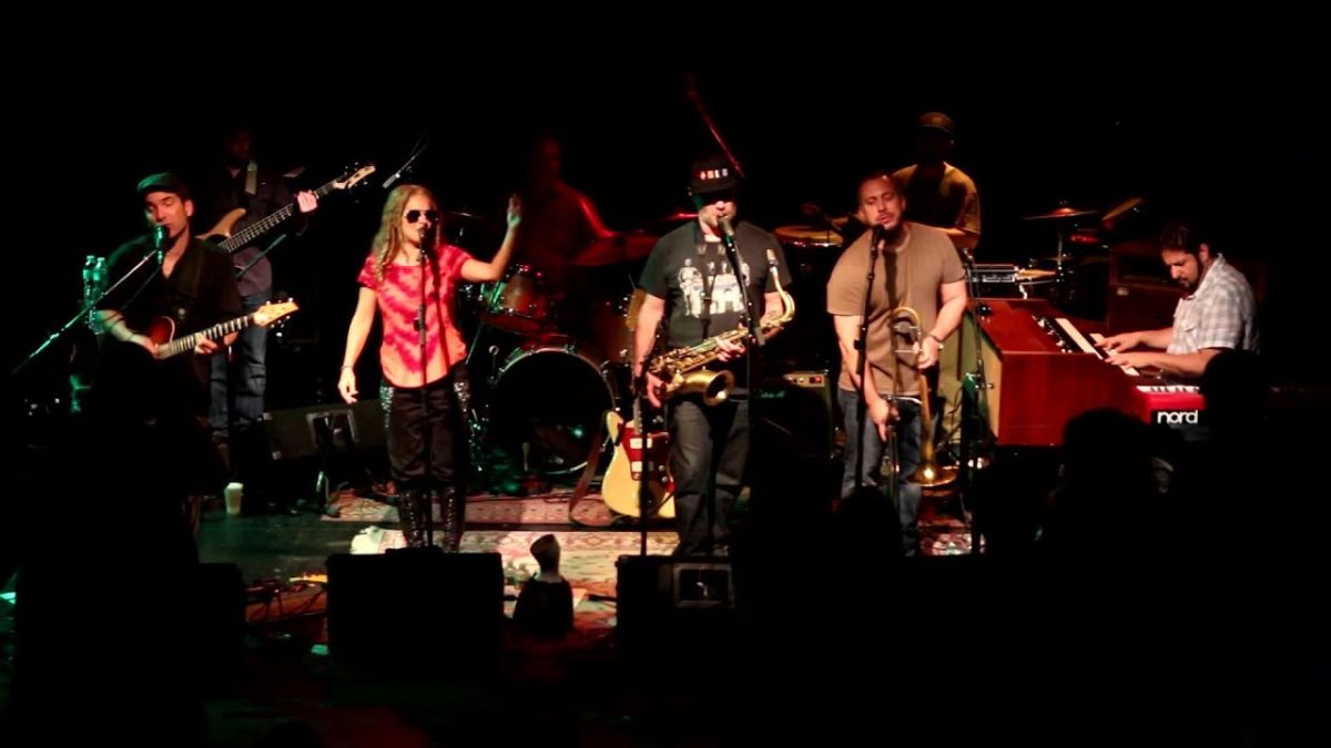 Deep Banana Blackout: intro / Stiff Pickin' → House Party [HD] 2014-06-01 - Fairfield, CT