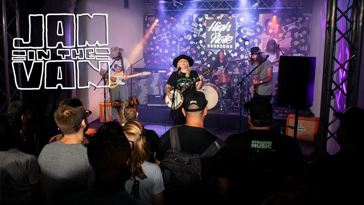 ELLE KING - "Down the Mountain" (Live in Los Angeles, CA 2019) #HIGHNOTESESSIONS