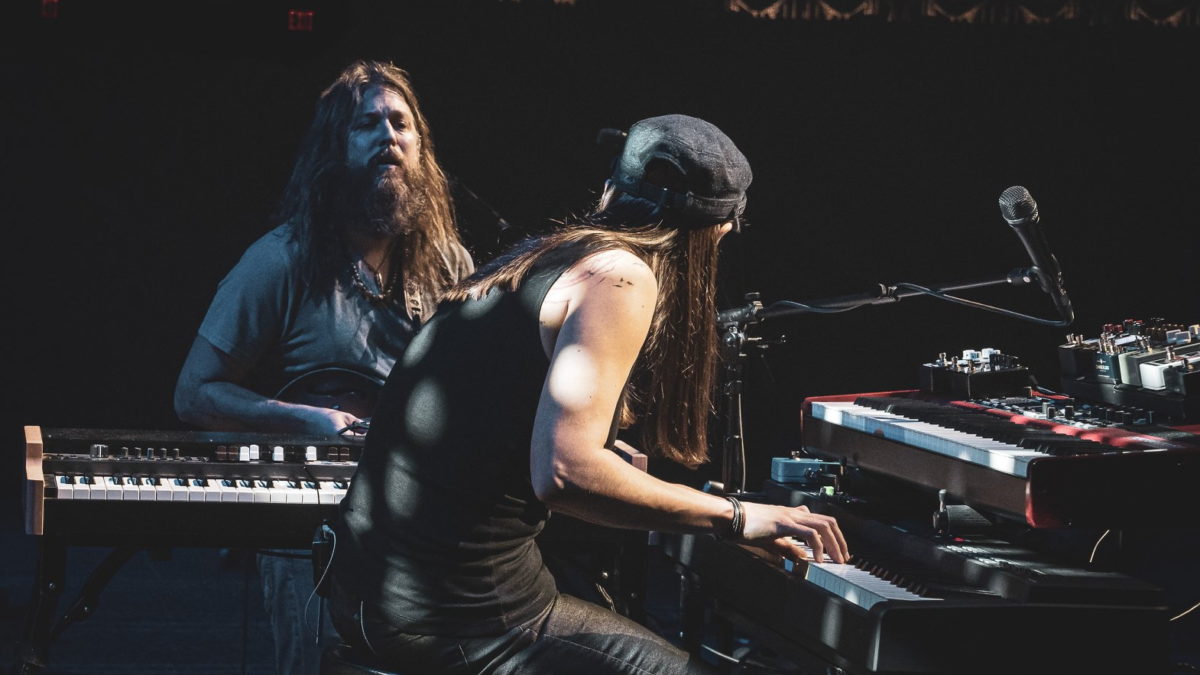 Watch Holly Bowling & Paul Hoffman Duet On 'Windshield' At The Anthem