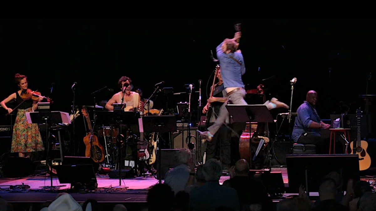 Chris Thile & ‘Live From Here’ Band Cover Paul Simon: Pro-Shot Video