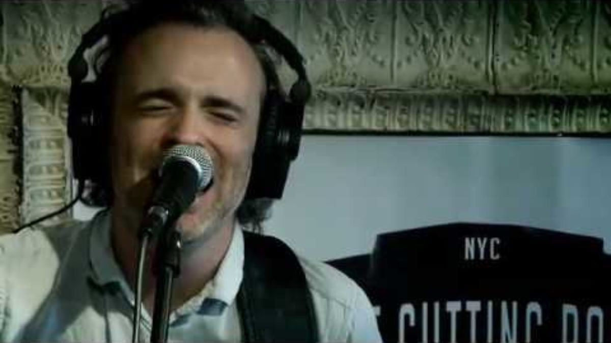 Fran Healy and Andy Dunlop of Travis - The Beautiful Occupation (Live on KEXP)