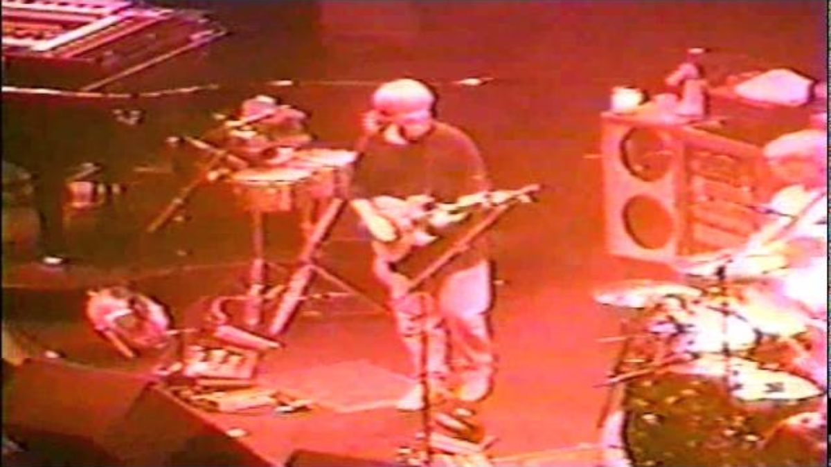1996-11-11 - Van Andel Arena - Set One