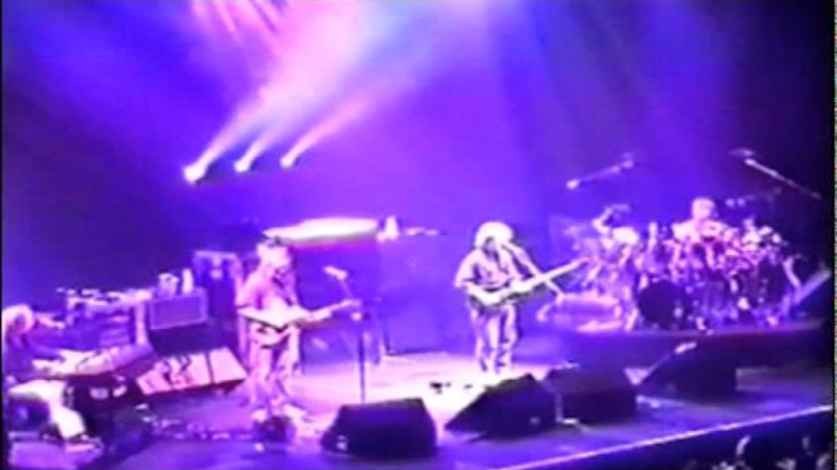 1998-11-07 - UIC Pavilion - First Set