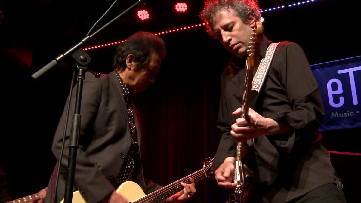 Alejandro Escovedo - Can’t Make Me Run (eTown webisode #1151)