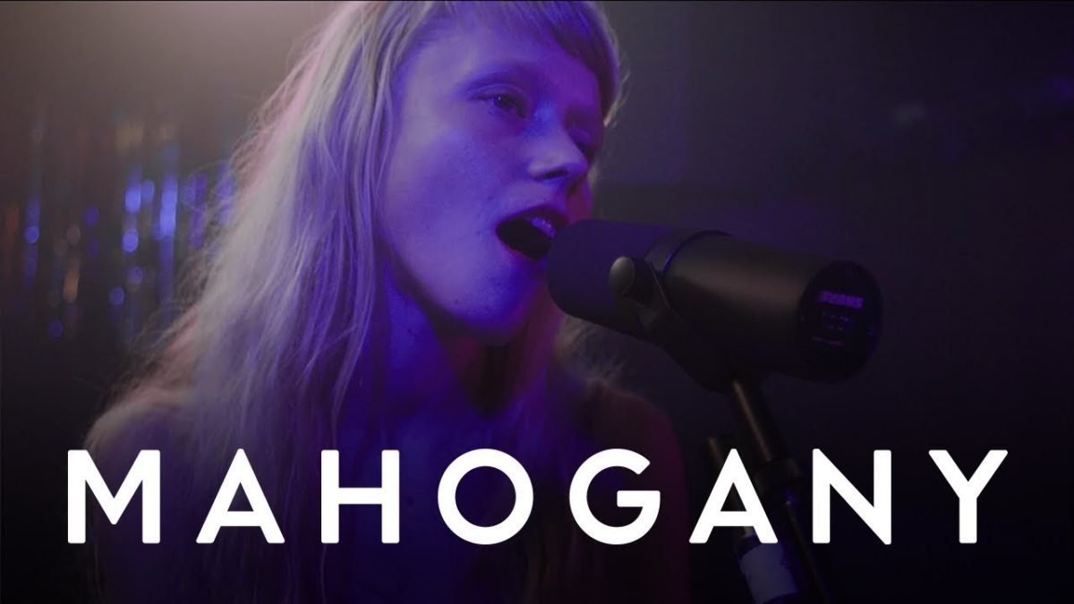 Alice Phoebe Lou - Paper Castles | Mahogany Session