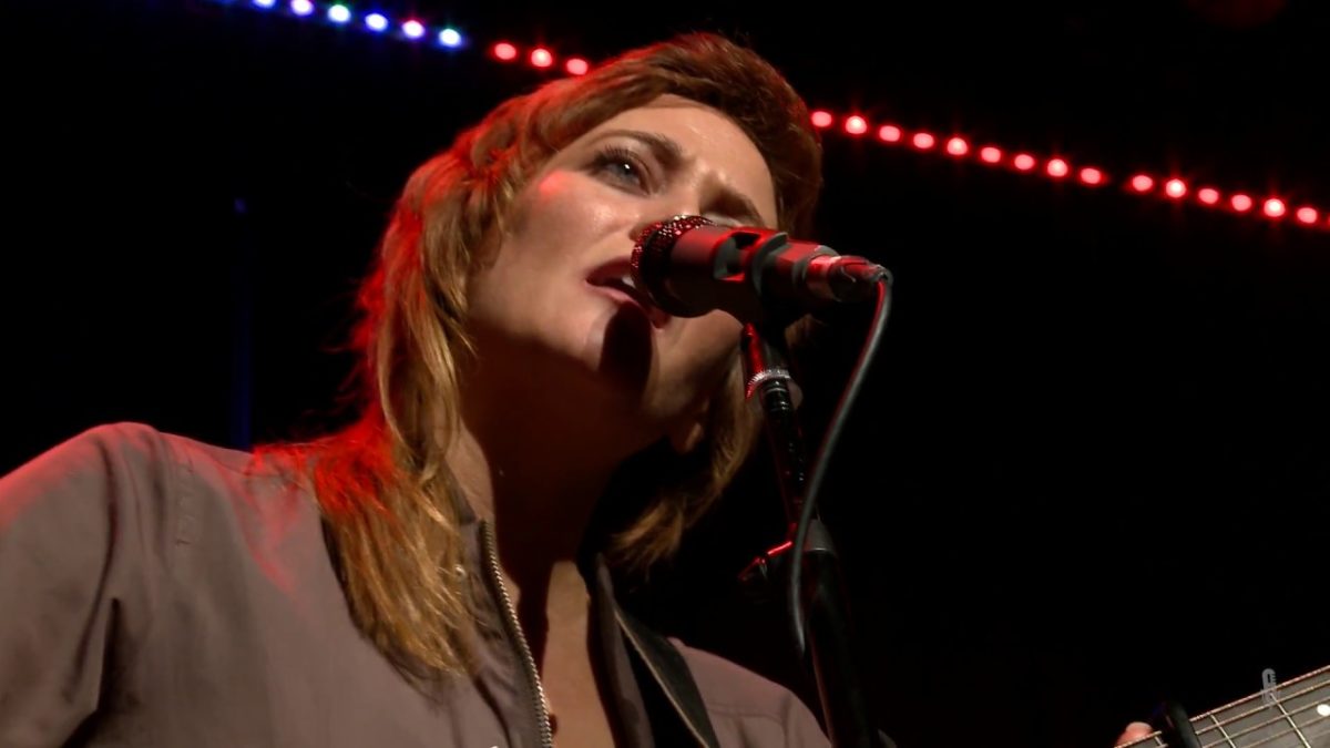 Angel Snow - Vienna (eTown webisode #1376)