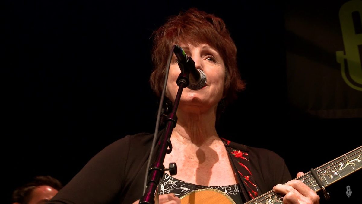 Ann Savoy - Plus Tu Tourne (eTown webisode #1307)
