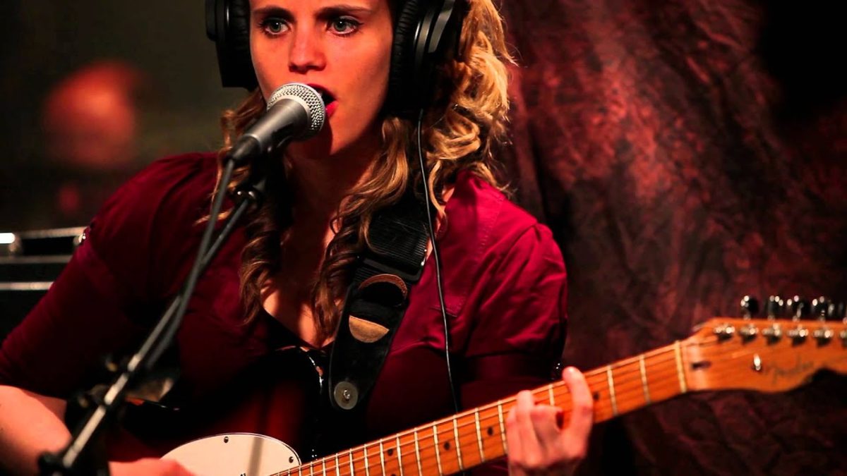 Anna Calvi - Suzanne & I (Live on KEXP)