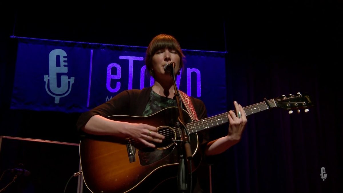 Anna Tivel - Black Umbrella (Live on eTown)