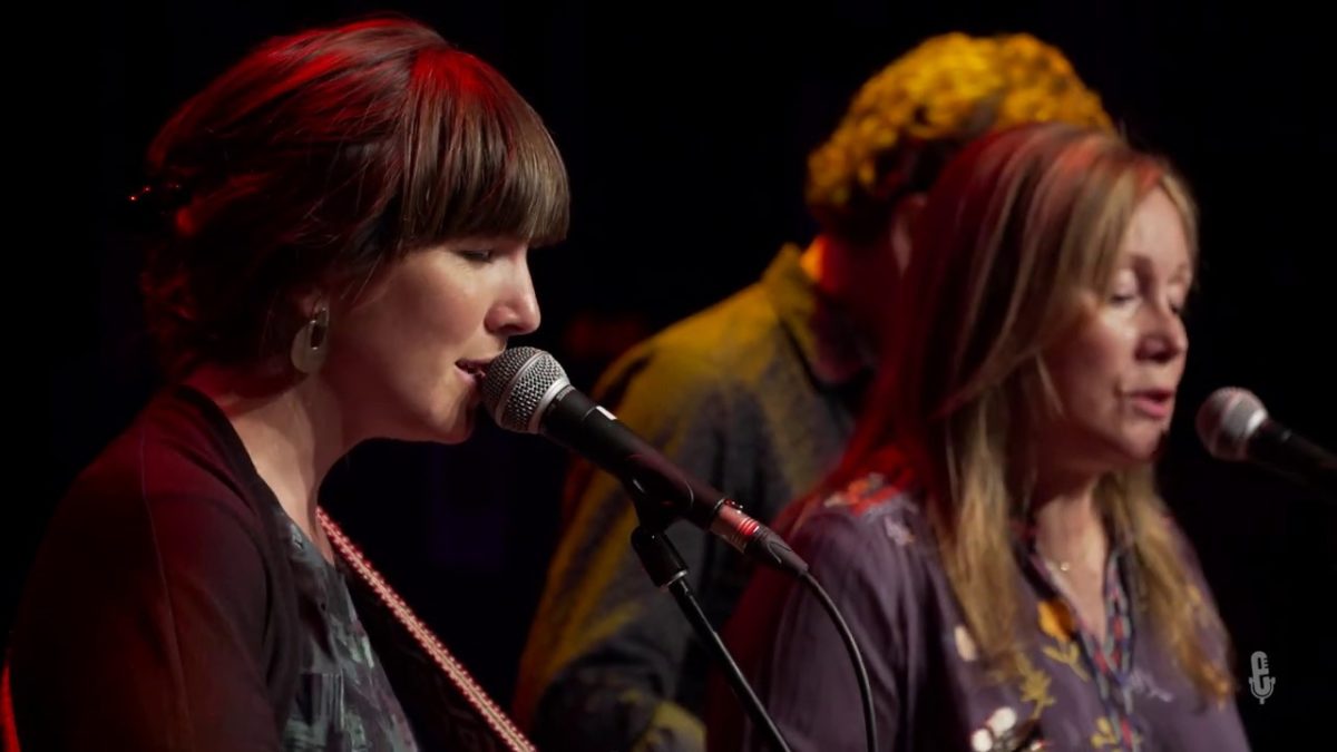 Anna Tivel - Velvet Curtain (Live on eTown)