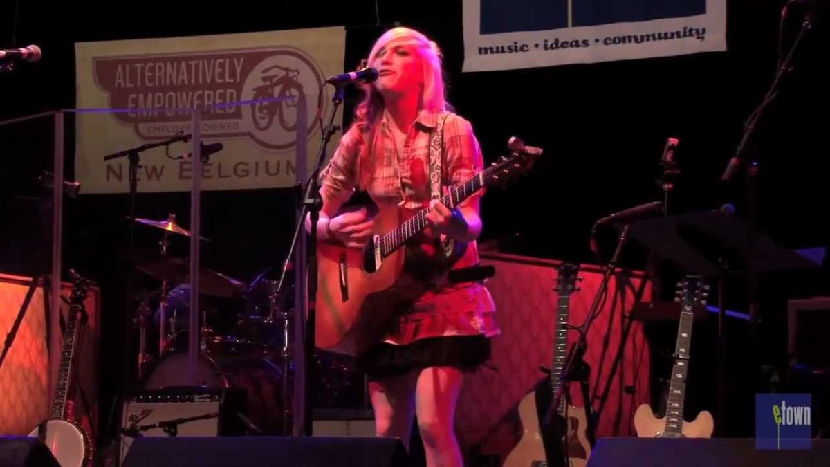 Ariana Gillis - "Forget Me Not" (eTown webisode 215)