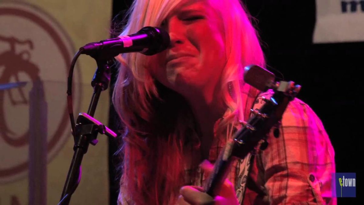 Ariana Gillis - "From The Start" (eTown webisode 214)