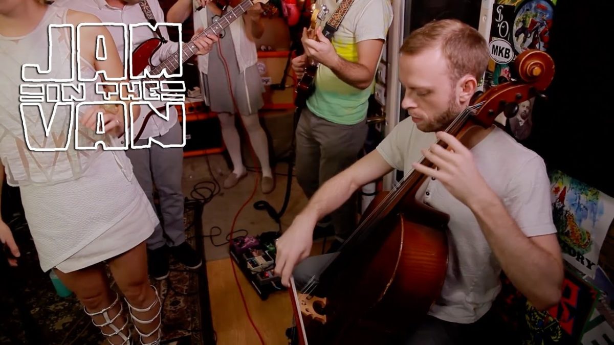 SUMEAU - "Strange Graffiti" (Live at JITV HQ in Los Angeles, CA 2017) #JAMINTHEVAN