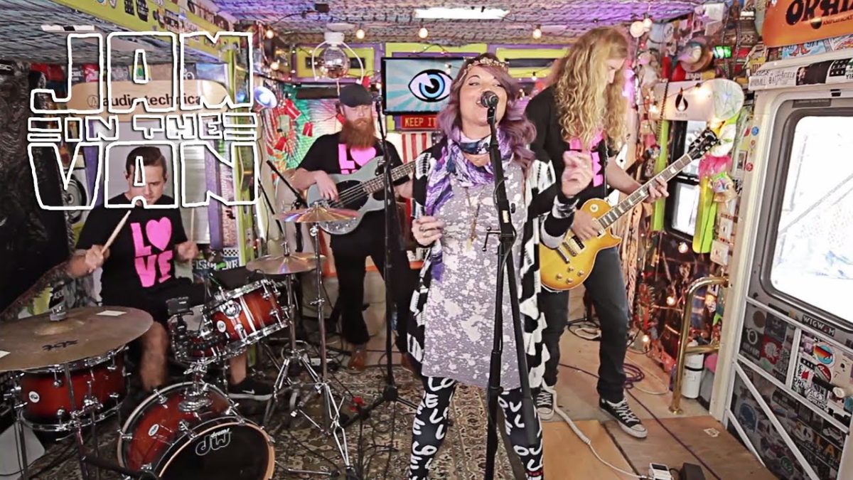 BEEBS - "Smiles" (Live at JITV HQ in Los Angeles, CA 2017) #JAMINTHEVAN
