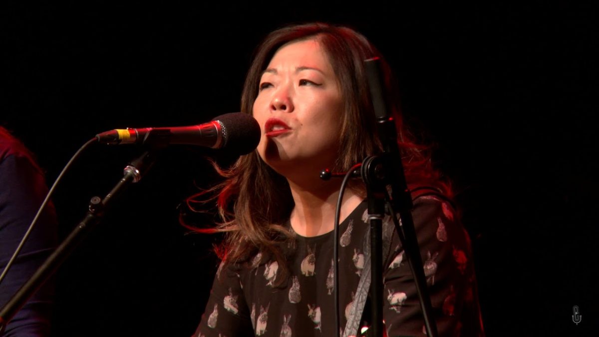 BettySoo - 100 Different Ways (eTown webisode #1225)