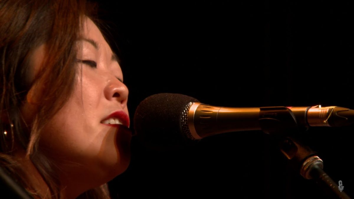 BettySoo - Never Knew No Love (eTown webisode #1227)