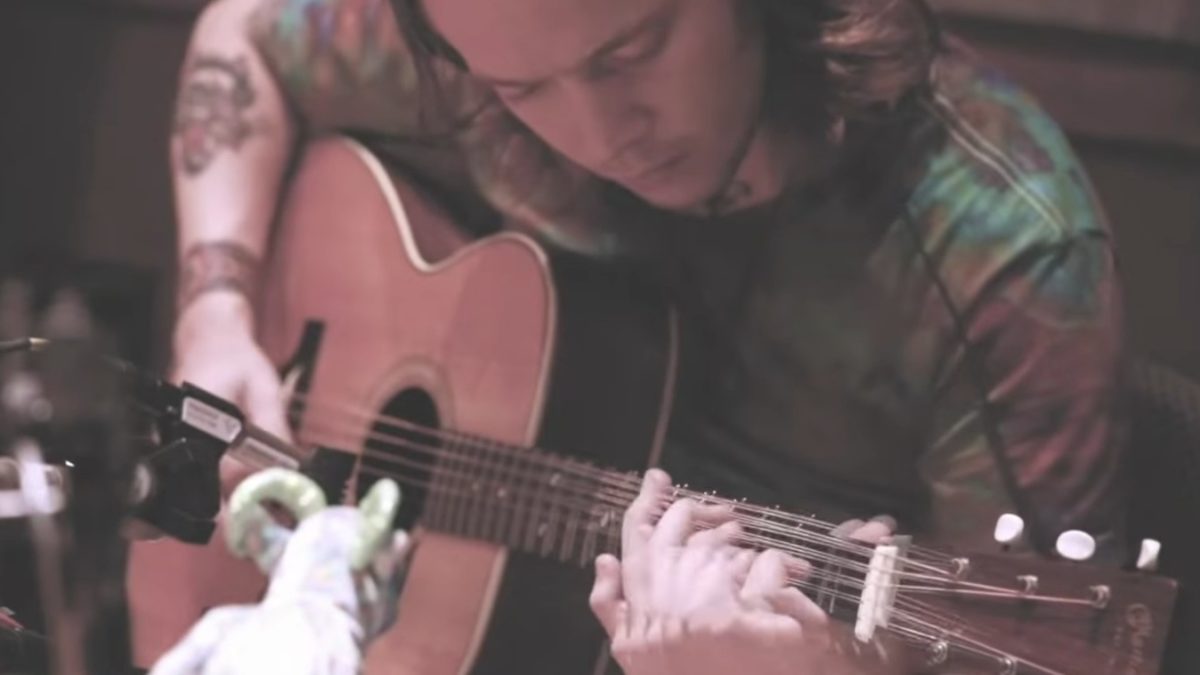 Billy Strings Shares ‘Guitar Peace’ Video