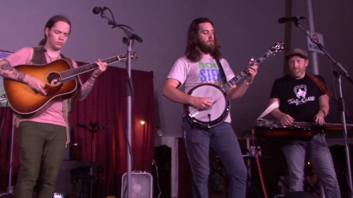 Billy Strings Covers Bob Dylan With Lil Smokies Members At Grey Fox: Pro-Shot Video