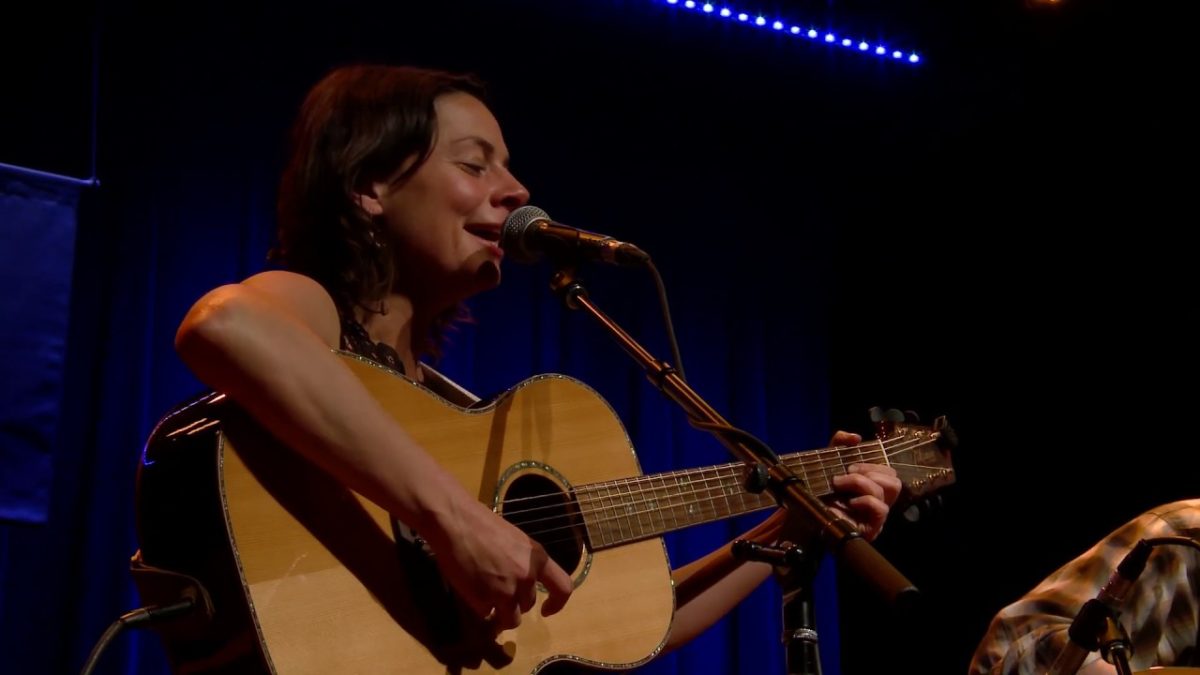 Bonnie Paine - Will Carry On (Live on eTown)