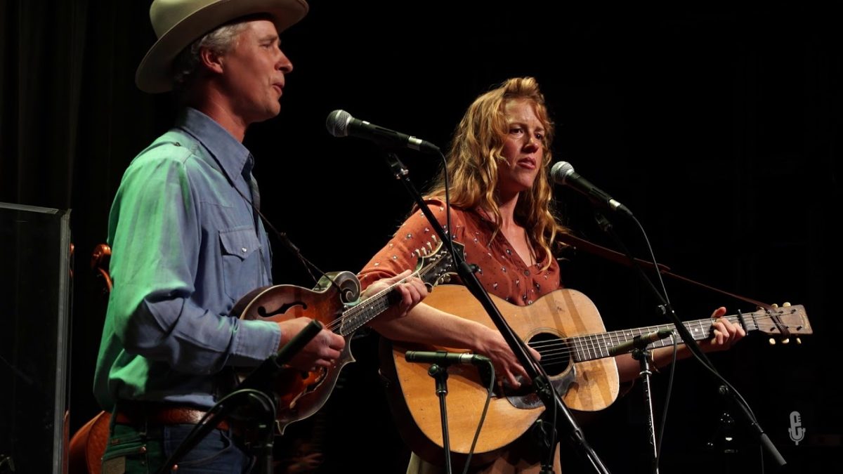 Caleb Klauder and Reeb Willms - Innocent Road (Live on eTown)