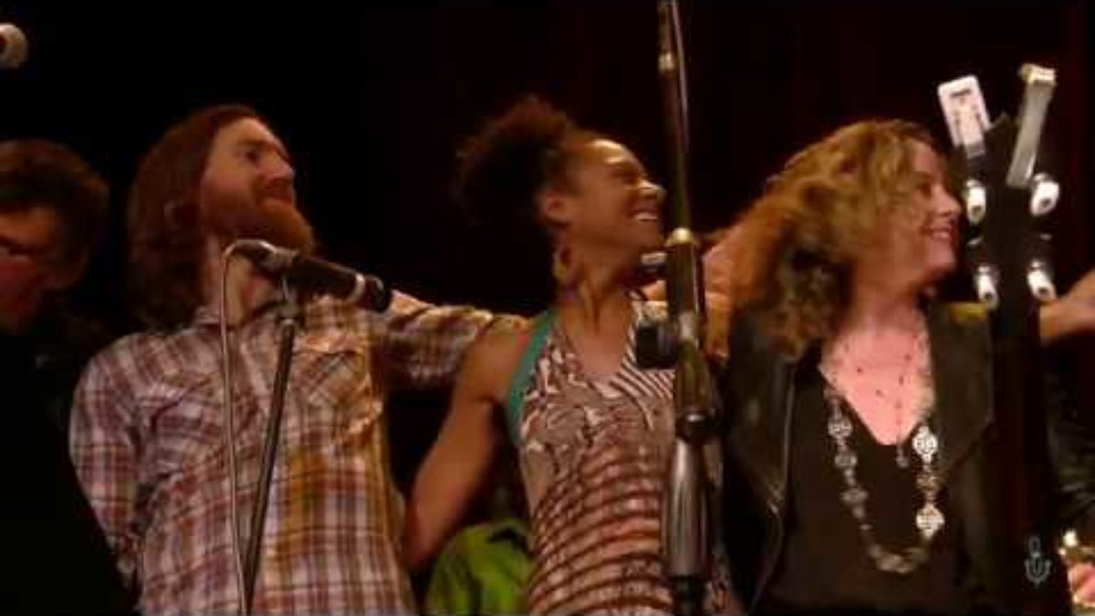 Capitol Sun Rays /John Long - We Shall Not Be Moved (Live on eTown)